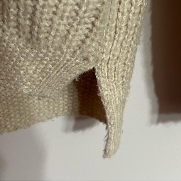 Women’s Pink Rose Light Weight Long Sleeve Knit Sweater Tan Size Small Cream - Picture 11 of 11